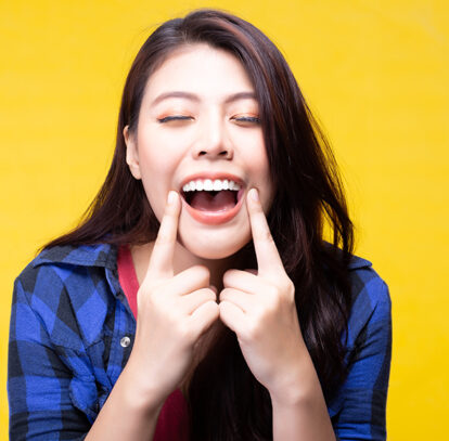Dental Veneers Vs. Bonding: Which is Better?